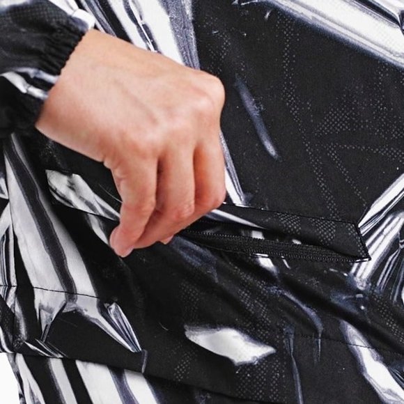 Nike Shield Full-Zip Running Jacket Hood Ghost Flash Reflective Extra-Large $150 - Picture 8 of 12